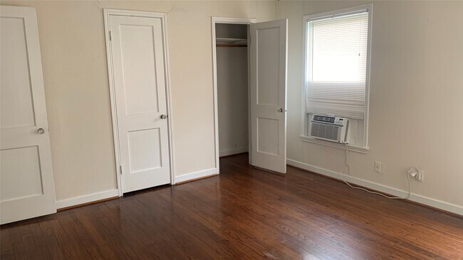 Building Photo - 4420 Roseland St