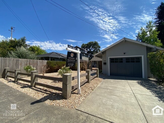 Primary Photo - Charming 2bd/2ba House in Downtown Sonoma!