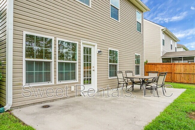 Building Photo - 210 Daniels Creek Cir