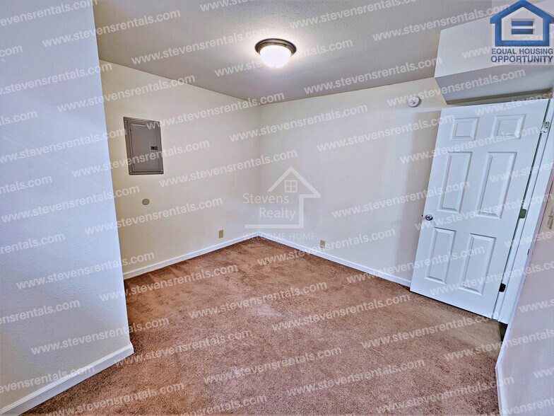 Building Photo - 500 Skyline Dr