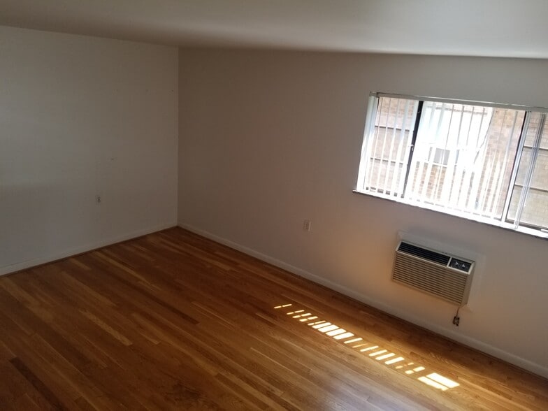 Building Photo - 6118 Dryden Ave