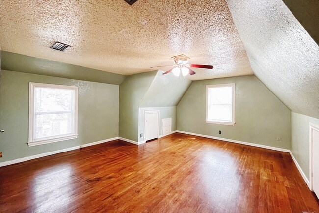 Building Photo - 3002 21st St