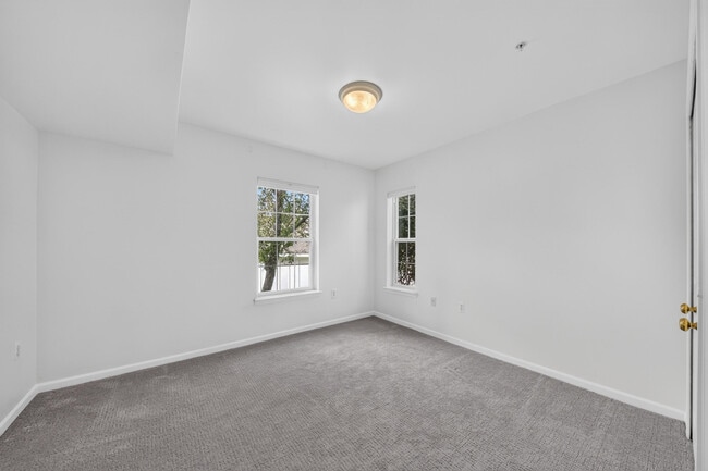 Building Photo - 1105 Joyce Ln