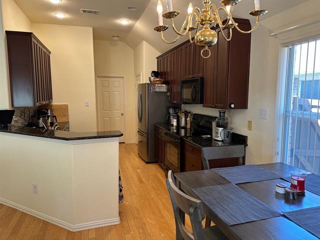 Building Photo - 2800 Cascade Cove Dr