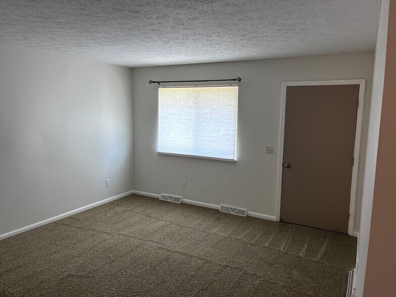 Building Photo - 4524 Camelot Cir