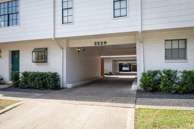 Building Photo - 2229 Mimosa Dr