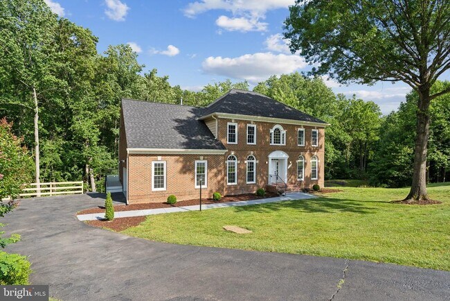 Building Photo - 10899 Woodland Falls Dr