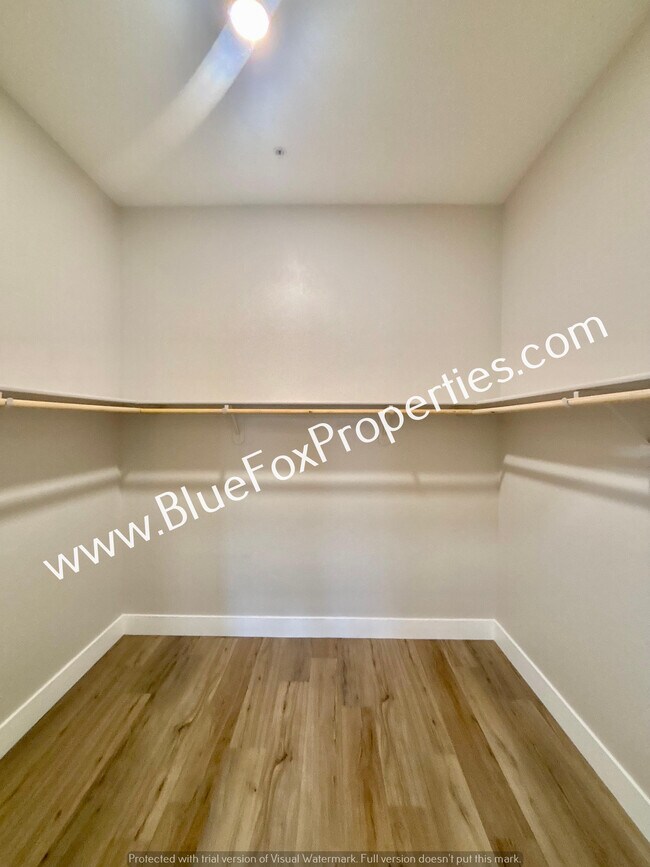 Building Photo - 2036 E River Rd