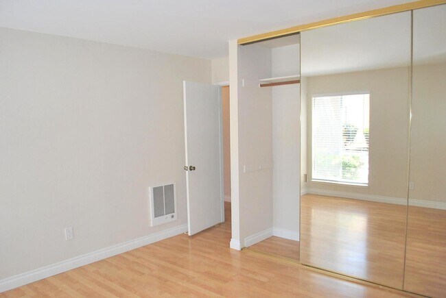 Building Photo - Updated, Bright, Spacious & Clean! Excellent Location at The Vintner in San Ramon