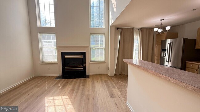 Building Photo - 207 Lookout Pl