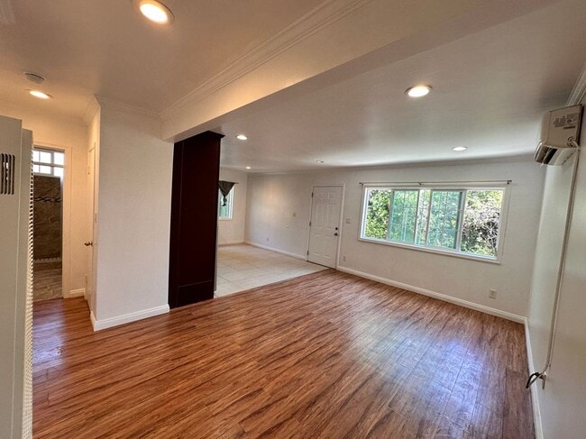 Building Photo - 5209 Navarro St