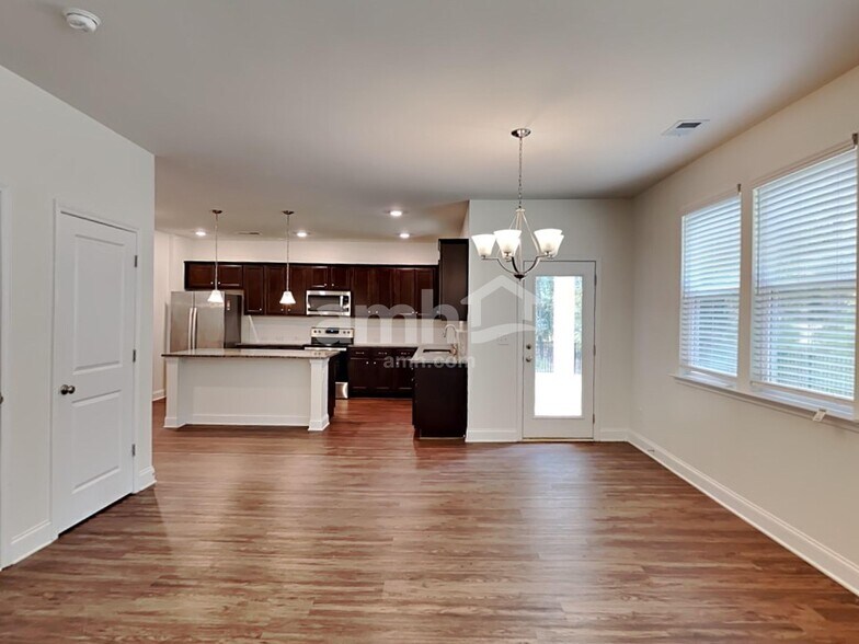 Building Photo - 200 Lake Vista Dr