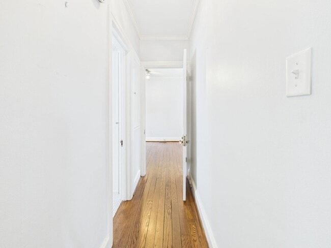 Building Photo - 307 Lexington Rd