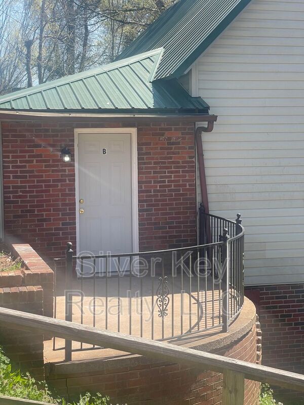 Building Photo - 154 S Jackson St