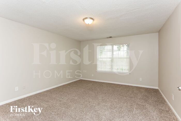 Building Photo - 721 Peteywood Dr