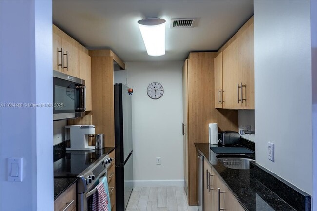 Building Photo - 10275 Collins Ave