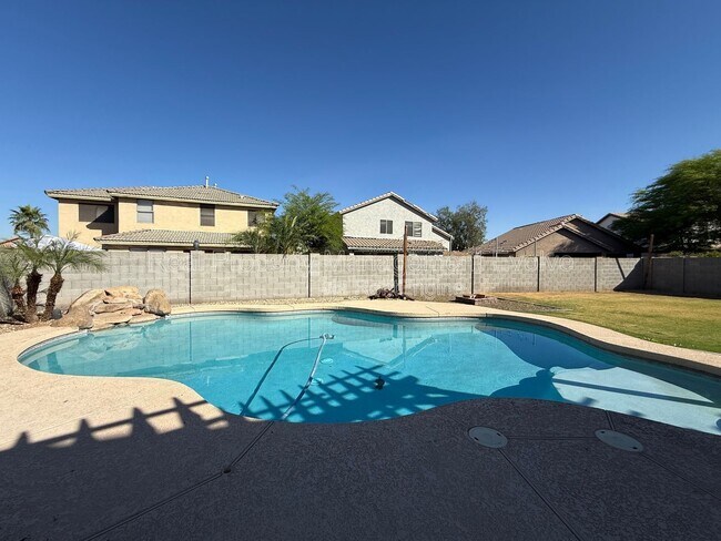 Building Photo - 8014 W Pima St