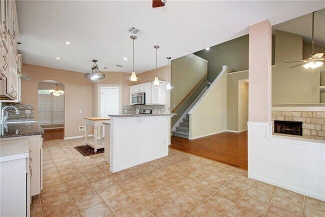 Building Photo - 1801 Hickory Ridge Cove