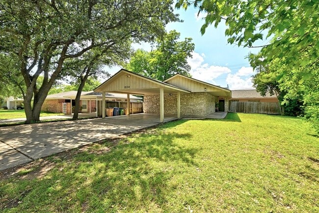 Building Photo - 8204 Exmoor Dr