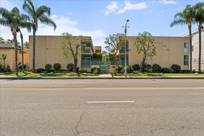 Building Photo - 17424 Burbank Blvd