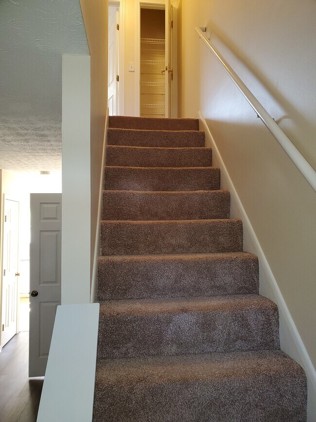 Building Photo - 1215 Weybridge Rd