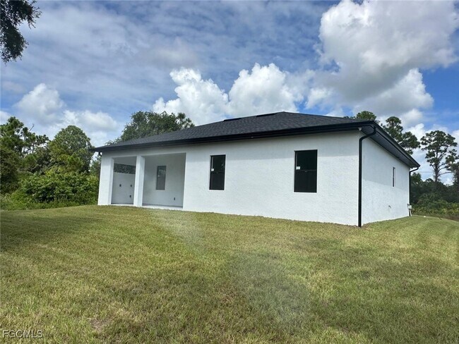 Building Photo - 1214 Cherry St E