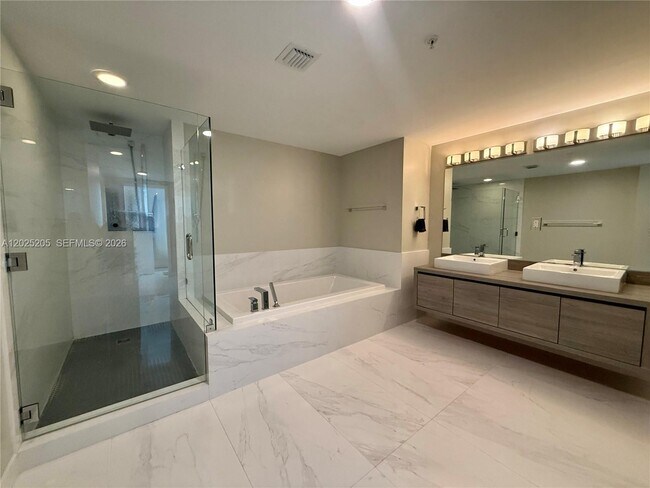 Building Photo - 400 Sunny Isles Blvd