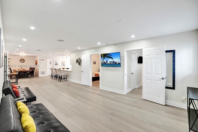 Building Photo - 1018 Adams St