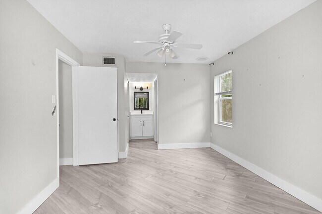 Building Photo - 3266 SE Aster Ln