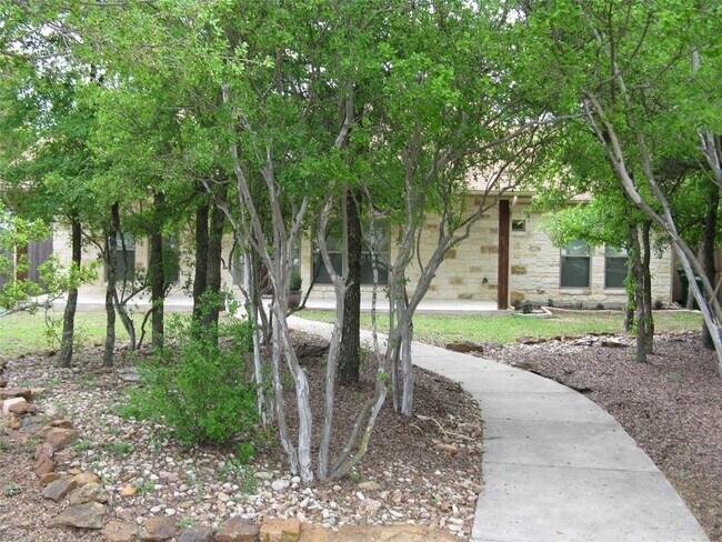 Building Photo - 806 Woodland Park Dr