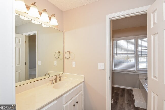 Building Photo - 2530 Zachary Woods Dr NW