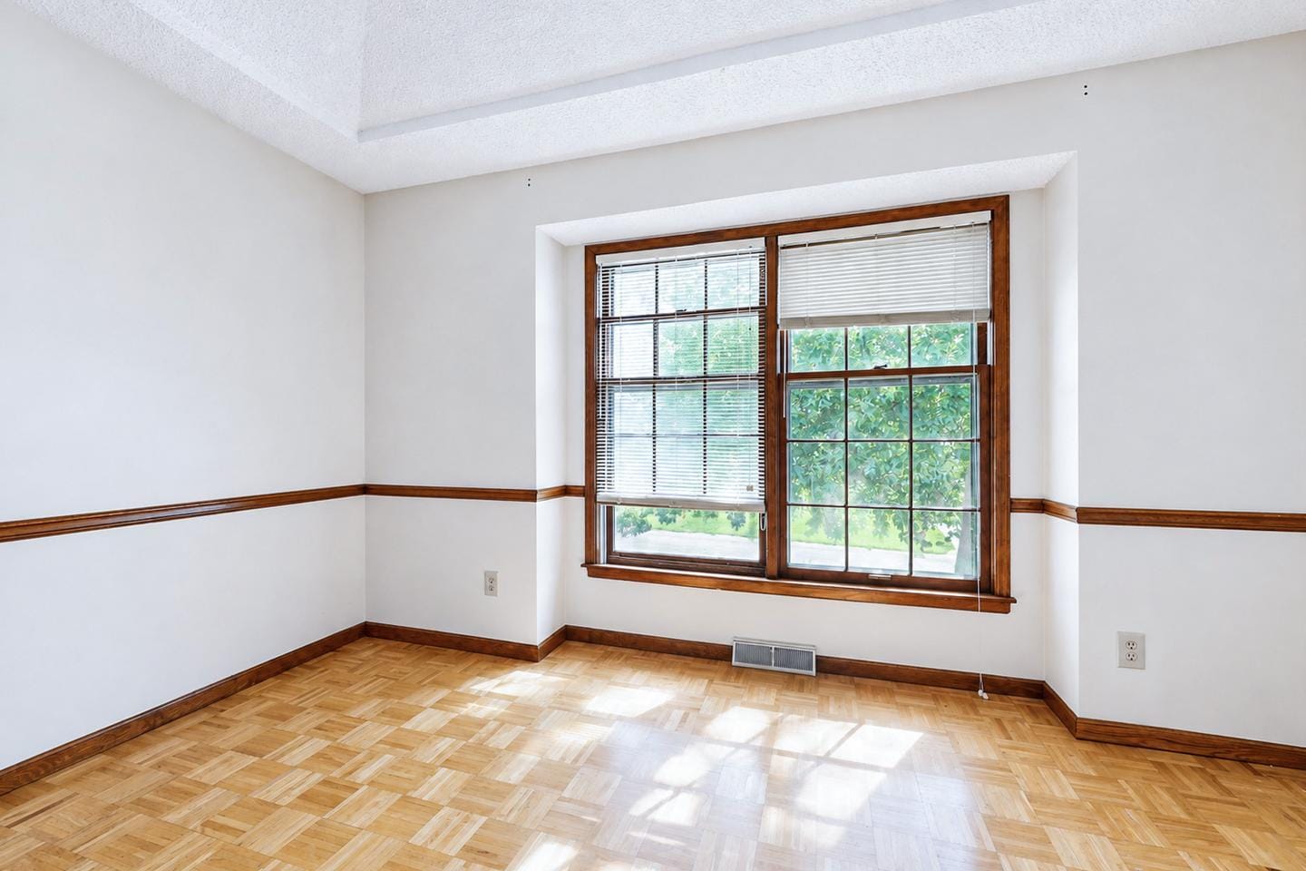 Building Photo - Spacious Shawnee Home Near Mill Creek Streamway Park