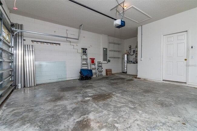 Building Photo - 411 Tamarind Parke Ln
