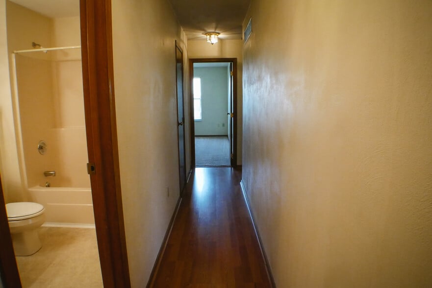 Building Photo - 3858 S Chalet Cir