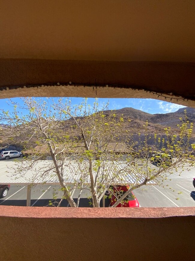 Building Photo - BLACK MTN AREA CLOSE TO FREEWAY! Large Henderson Condo in Big Horn Community