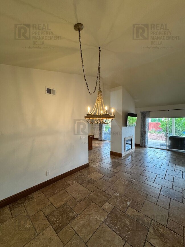 Building Photo - Spacious & Stylish Living in the Heart of Lake Elsinore