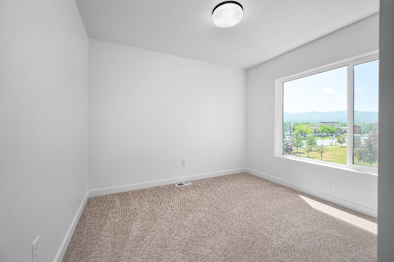 Building Photo - 487 W 620 N