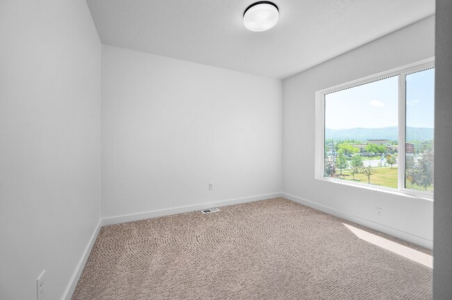 Building Photo - 487 W 620 N