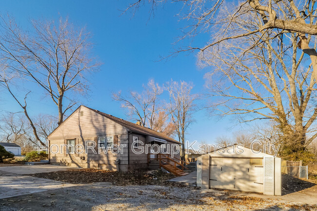 Building Photo - 3357 S Sterling Ave