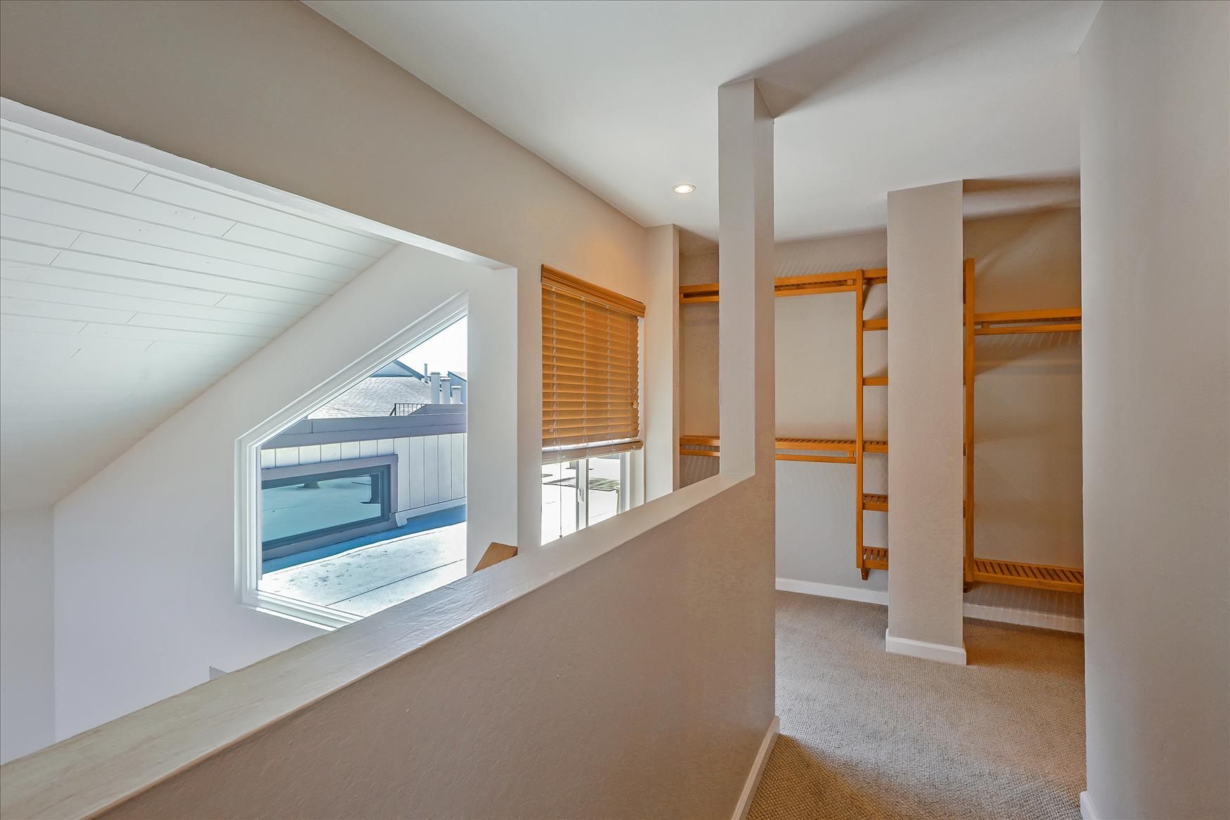 Building Photo - 2101 Shoreline