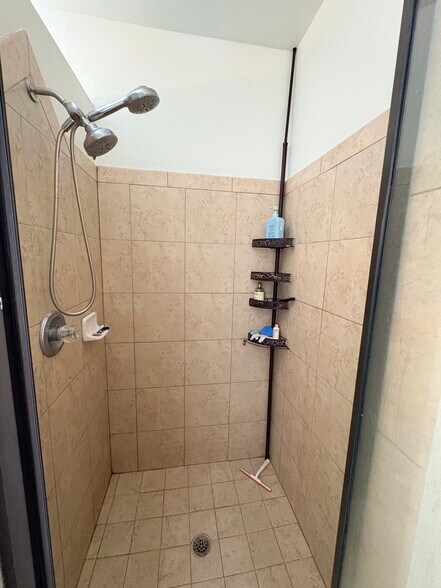 Spacious Standing Shower - 3119 Sunny Prairie Dr