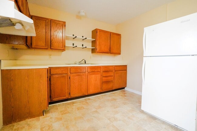 Building Photo - Updated 2BR with Private Entry, Spacious Yard, & Washer and Dryer Included