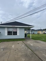 Building Photo - 1711 Weyer St