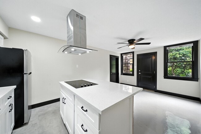 Building Photo - 811 Sul Ross St