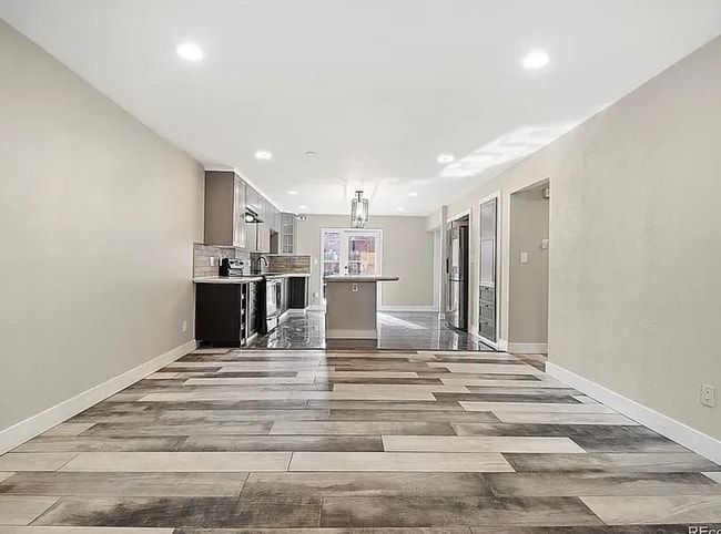 Building Photo - "Spacious 3-Bed, 2-Bath Condo Retreat in P...