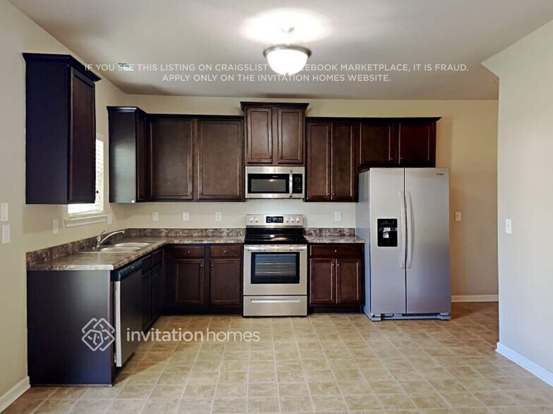 Building Photo - 135 Biscayne Terrace