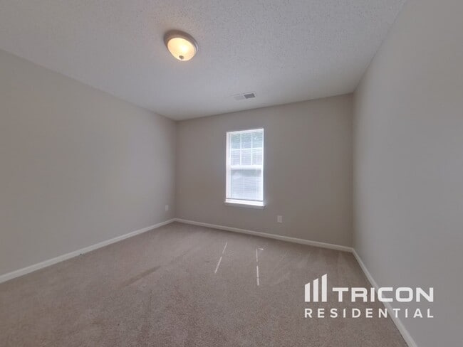 Building Photo - 825 Raindrops Rd