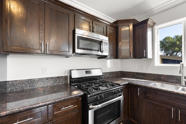 Building Photo - 1534 N Soto St