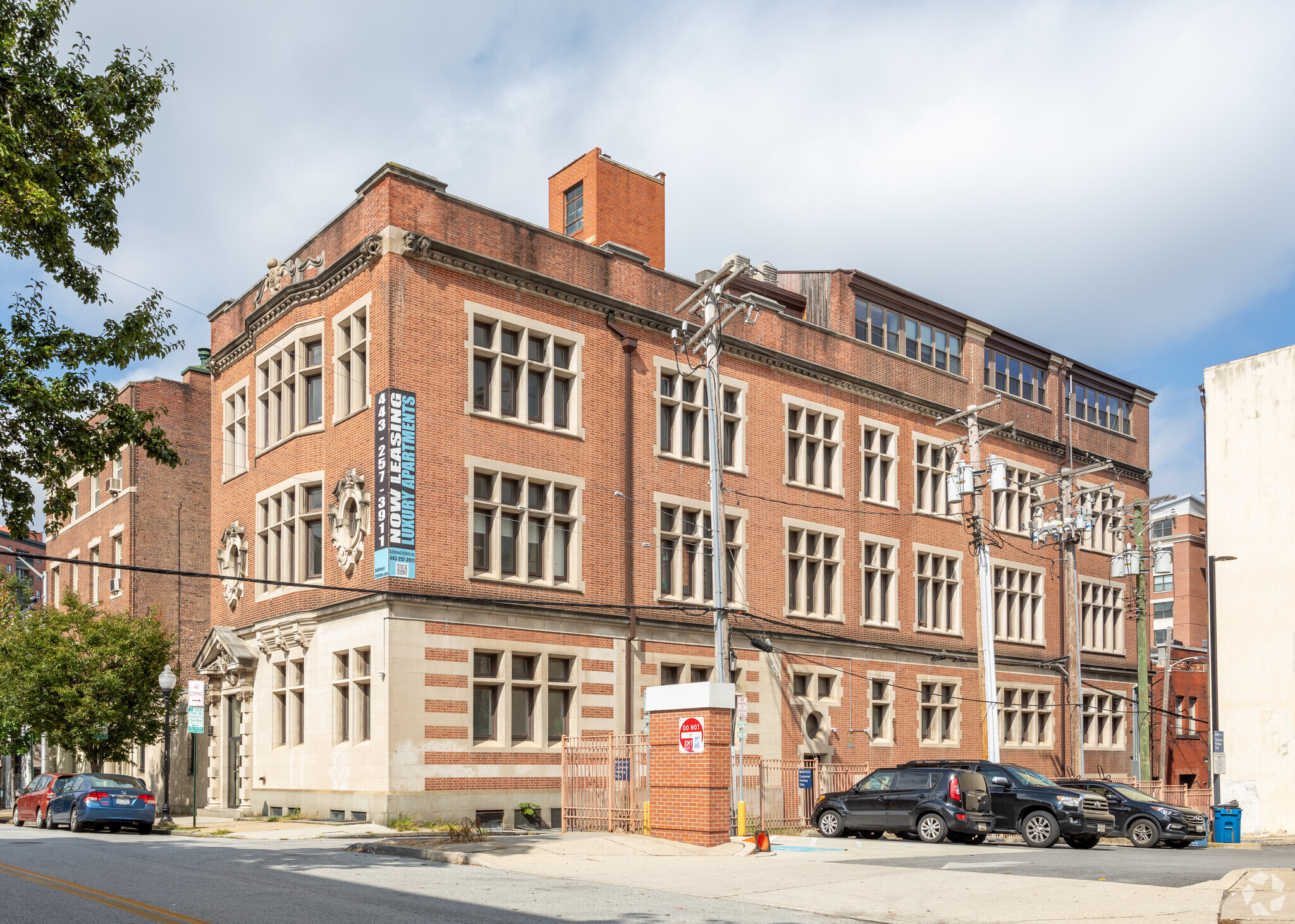 Building Photo - The Calvert School Apartments