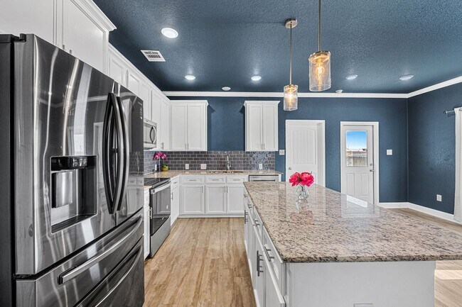 Building Photo - Modern 3 Bed / 2 Bath Home with Granite Kitchen & Full Fenced Yard in Temple